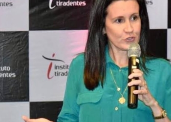 Renata Vidal parabeniza Osvaldo Lyra pelo título de cidadão de Salvador