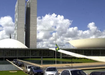 Congresso derruba vetos de Lula ao Marco das Garantias e retoma apreensão de veículos