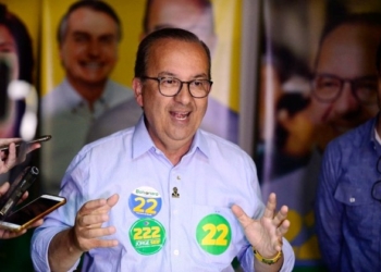 Bolsonaro considera apoiar governador de SC na eleição presidencial