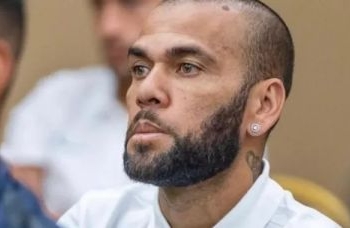 Neymar Pai confirma auxílio financeiro a Daniel Alves: “Ajuda a um amigo”