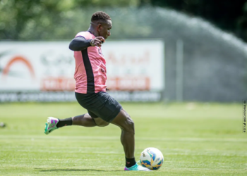 Com apenas dois titulares, Vitória modifica time para encarar o Jequié