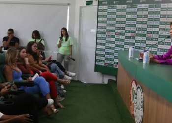 Palmeiras anuncia Abel Ferreira até 2025 em coletiva só para mulheres