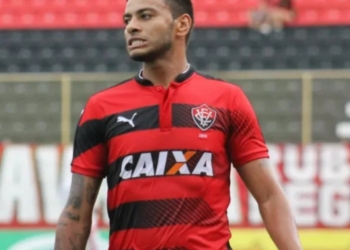 Ex-Vitória, Cleiton Xavier é solto após pagamento de pensão