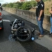 Batida entre motocicleta e carro de homem ferido em Salvador