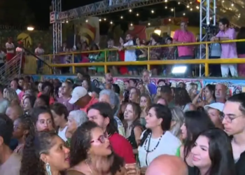 Tremores no Largo da Tieta, no Pelourinho, causam preocupação em público