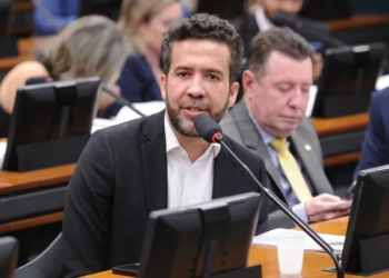 PF pede quebra de sigilos fiscal e bancário de André Janones