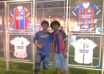Torcida do Bahia marca presença na exibição dos troféus do City