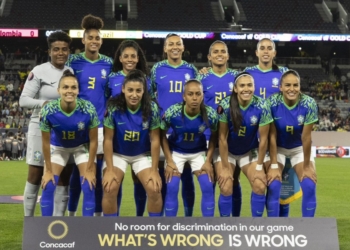 Seleção feminina de futebol vence e se classifica na Copa Ouro