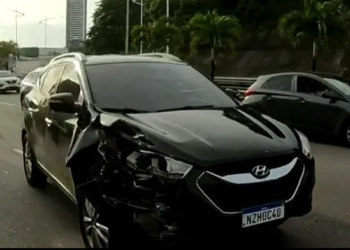 Engavetamento deixa trânsito lento na Via Expressa