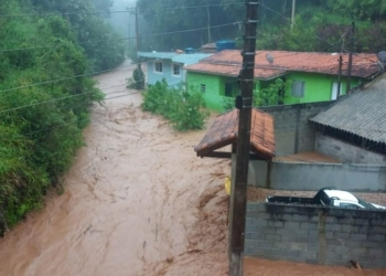 Cidade paulista decreta situação de emergência após temporal inundar ruas