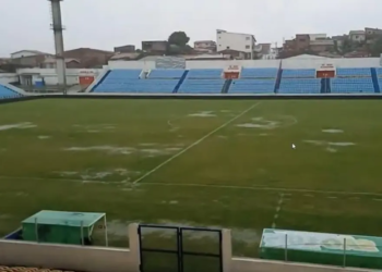 Chuva castiga gramado do jogo entre Moto Club e Bahia