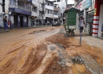 Tubulação rompe em Santa Cruz e ônibus param de circular
