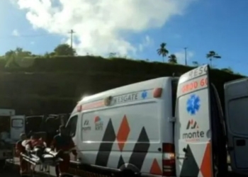 Três pessoas ficam feridas em acidente no CIA