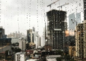 Semana inicia com fortes chuvas em Salvador