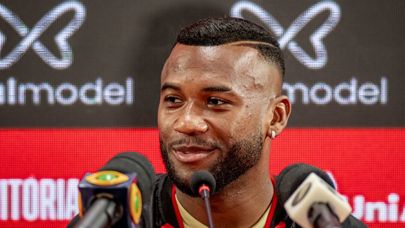 Ato falho! Reforço do Vitória ‘escorrega’ em apresentação: “Vir para o Bahia”