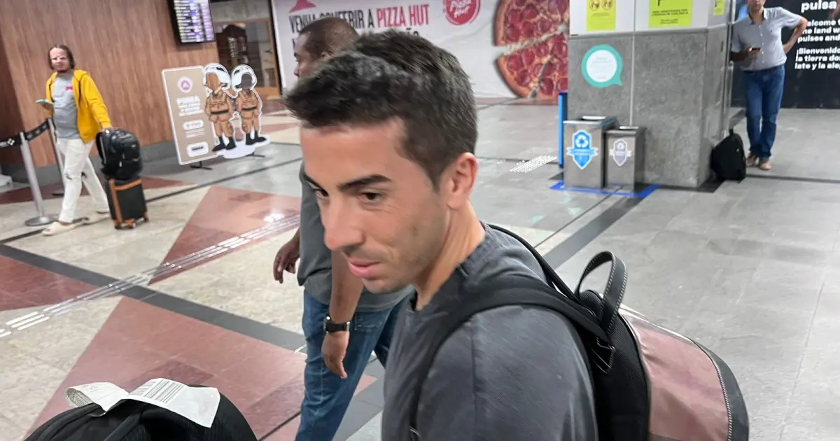 Carlos de Pena desembarca em Salvador para assinar com o Bahia