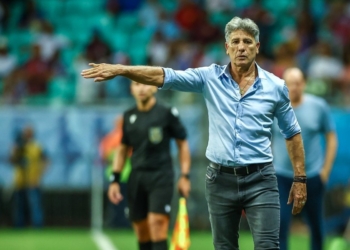 Renato Portaluppi é resgatado de hotel inundado em Porto Alegre