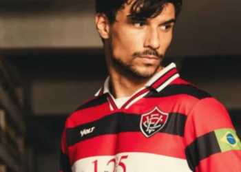 Vitória lança camisa inspirada em 1999, ano do seu centenário