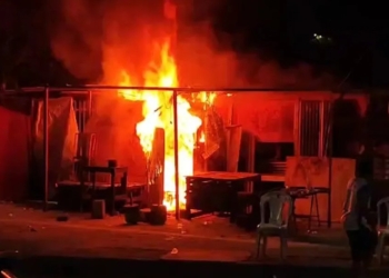 Barraca de Frutas pega fogo em Plataforma