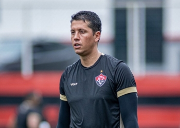 Carpini valoriza ponto fora de casa e explica estratégia do Vitória