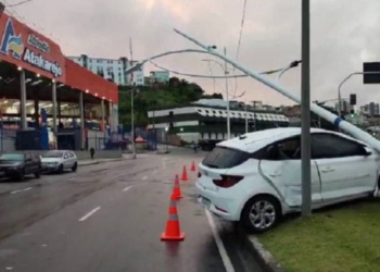 Mulher perde controle de carro na Av. Vasco da Gama na madrugada de hoje (26)