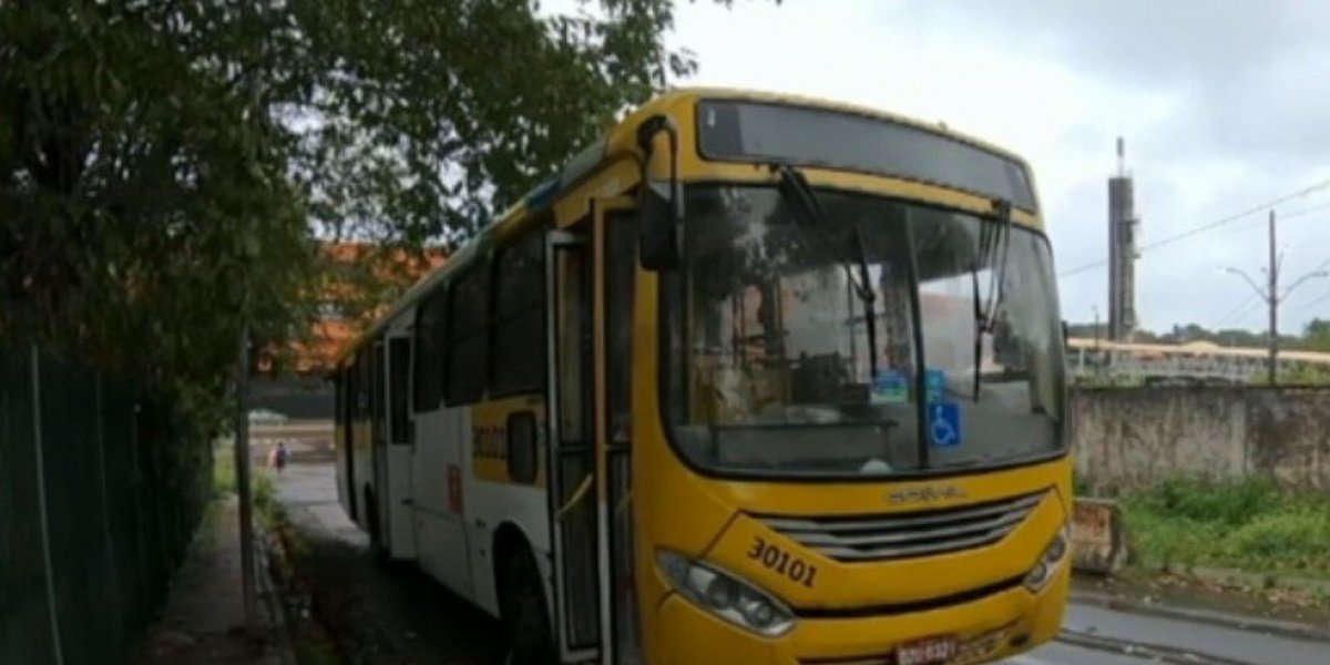 Assalto a ônibus em Salvador termina com um morto, um preso e dois baleados