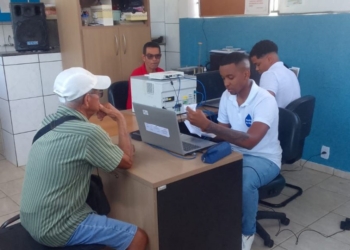 Embasa atende população do bairro Santa Cruz em Salvador