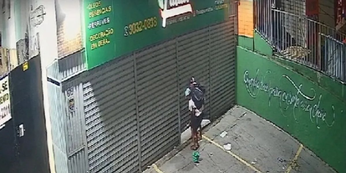 Bandidos invadem loja e roubam produtos em Salvador