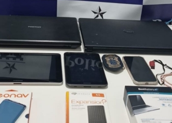 Eletrônicos são apreendidos na casa de mulher investigada por stalking