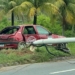 Carro derruba poste na Avenida Paralela nesta quinta-feira (8)