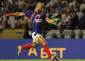 Thaciano desfalca Bahia contra o São Paulo por suspensão