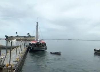 Marinha suspende travessias em Salvador após emissão de alerta vermelho