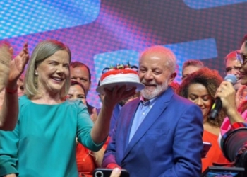 PT planeja festa de fim de ano com presença de Lula; o convite chega a R$ 300