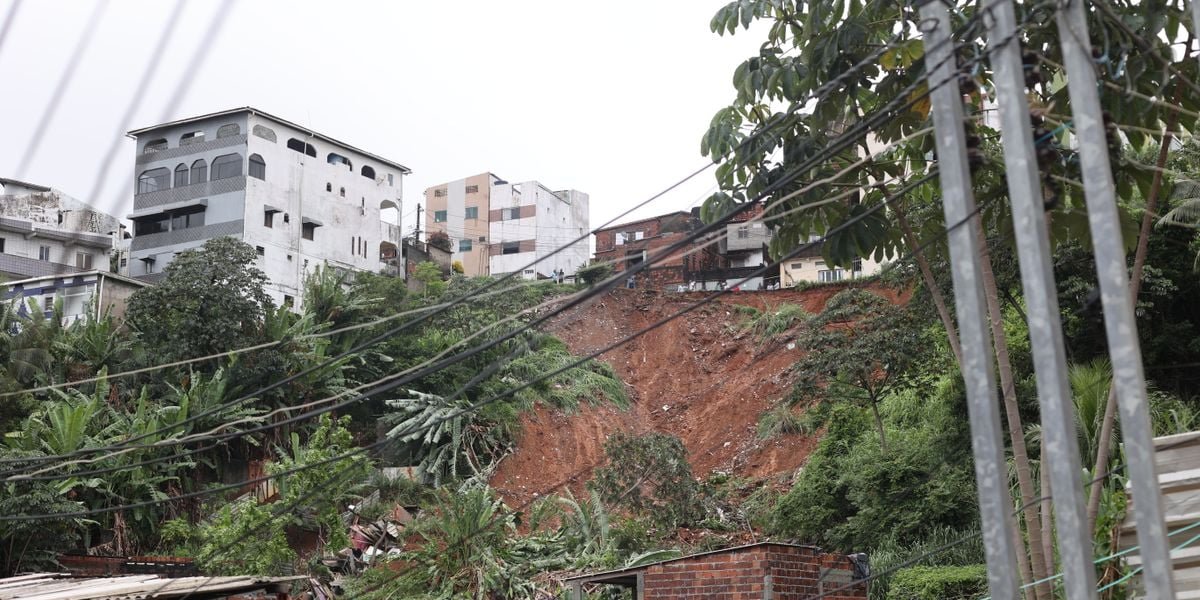 Bombeiros continuam buscas por vítima do deslizamento em Saramandaia