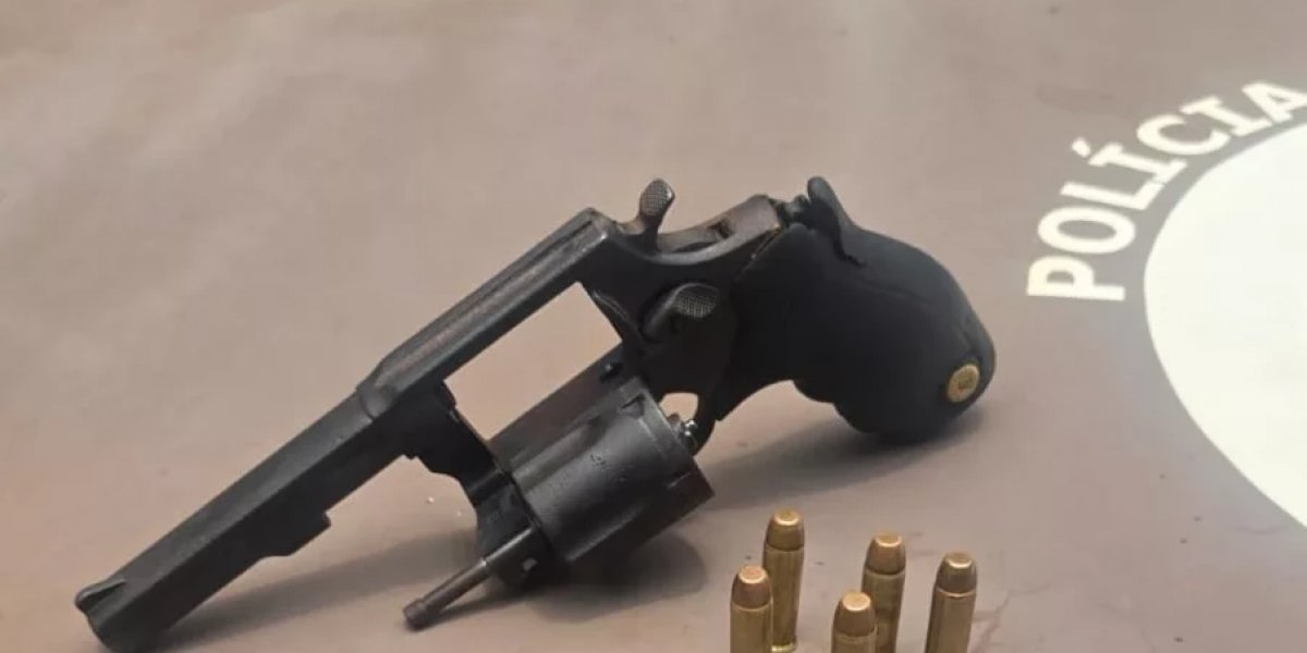 Arma de fogo é apreendida pela PM dentro de shopping em Salvador
