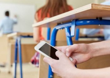 Lula deve sancionar lei que proíbe uso de celulares nas escolas; descubra quando