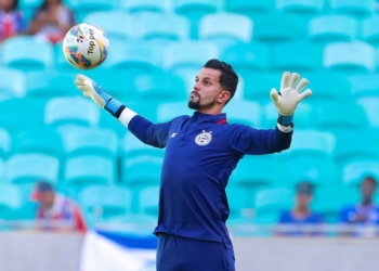 Goleiros do Bahia viajam antecipadamente para Bolívia para confronto pela Libertadores