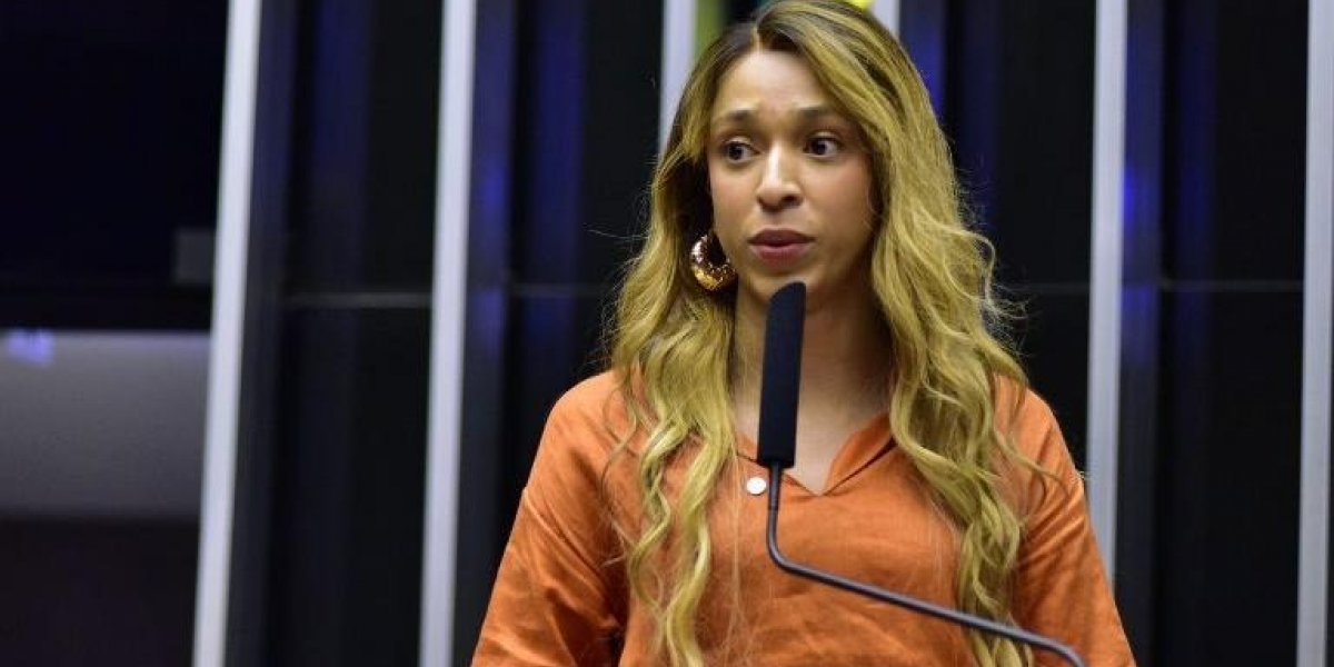 Deputada Erika Hilton apresentará PEC pelo fim da escala 6×1 nesta terça-feira