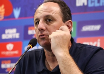 Rogério Ceni elogia equipe e se impressiona com gol de falta de William José: “Tem boa batida”