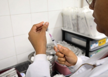 Um ano de vacinação contra a dengue em Salvador; adesão ainda é baixa