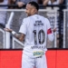 Mágico: Neymar marca gol antológico e comanda vitória do Santos