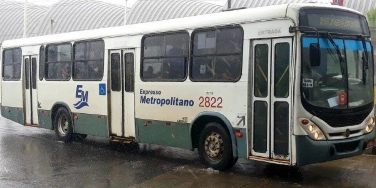 Rodoviários metropolitanos fazem assembleia para definir greve nesta segunda (3)