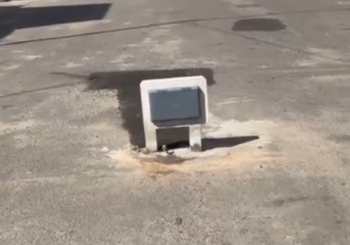 Contador de água é instalado no meio da rua em Paripe