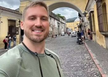 ‘Socos na cabeça e barriga’: influenciador americano detalha agressão sofrida no Carnaval de Salvador