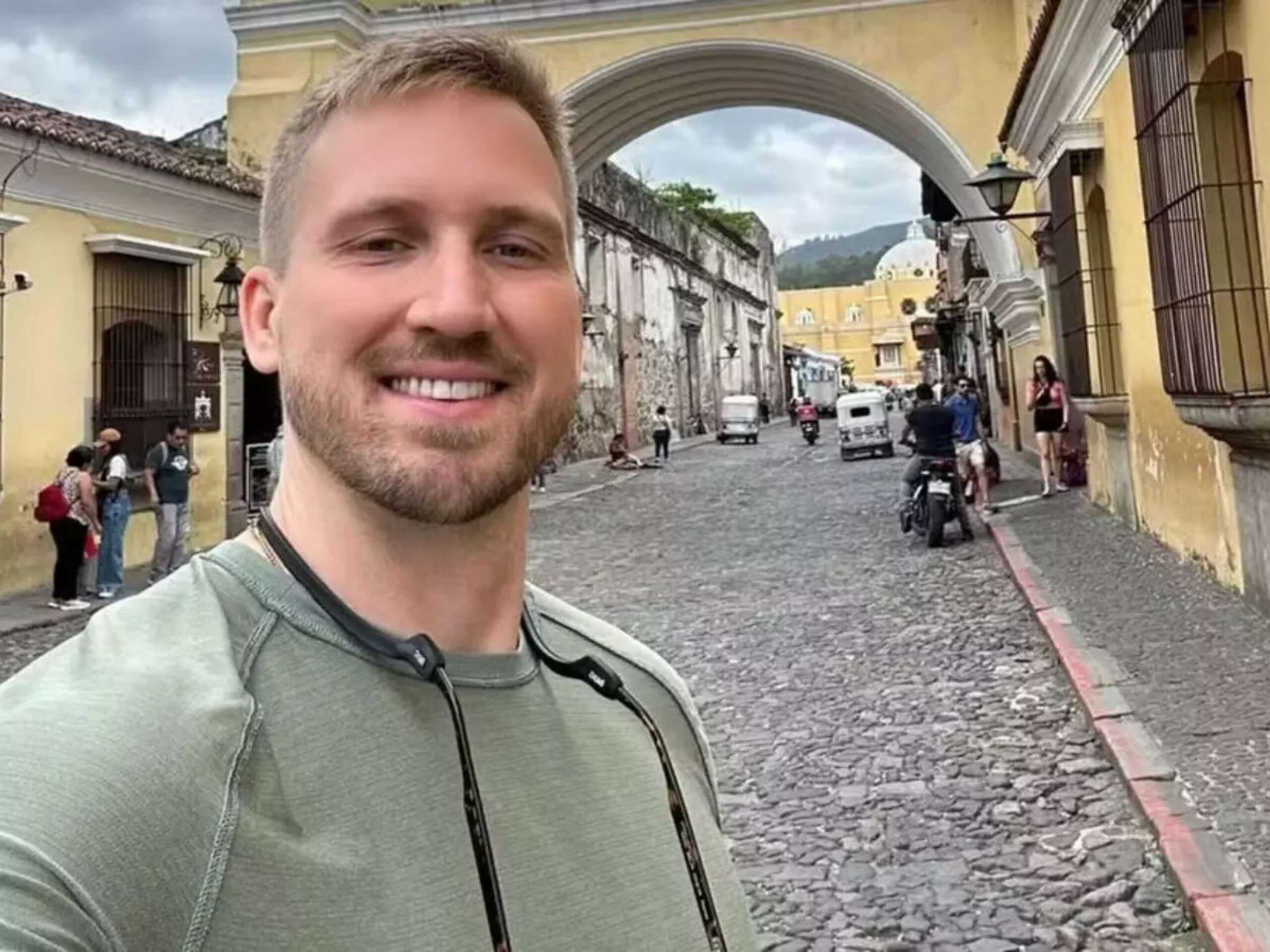 ‘Socos na cabeça e barriga’: influenciador americano detalha agressão sofrida no Carnaval de Salvador