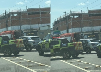Acidente deixa veículo destruído e trânsito congestionado na Ligação Iguatemi-Paralela