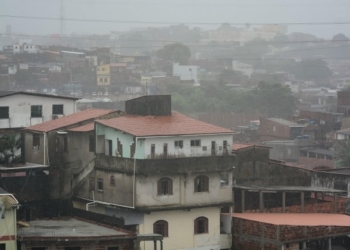 Codesal emite alerta de deslizamentos em seis comunidades de Salvador devido às fortes chuvas