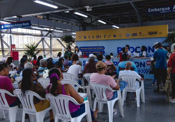 Procon promove ação de atendimento ao consumidor na Estação Pirajá