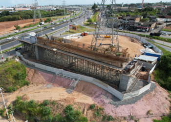 Estrada do Derba será interditada para instalação de vigas do VLT