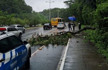 Fortes chuvas causam transtornos em Salvador nesta quarta-feira